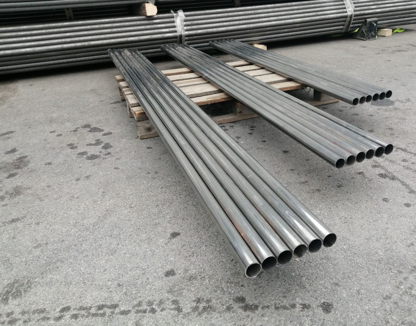 Plotový stĺpik oceľový, rozmer 40x1,5 mm, v dĺžke 2,5 m, S355+CR1, Atest 2.1
